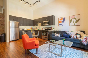 McCormick Place 420 friendly 3br-2ba in Downtown Chicago with optional parking for 8 guests